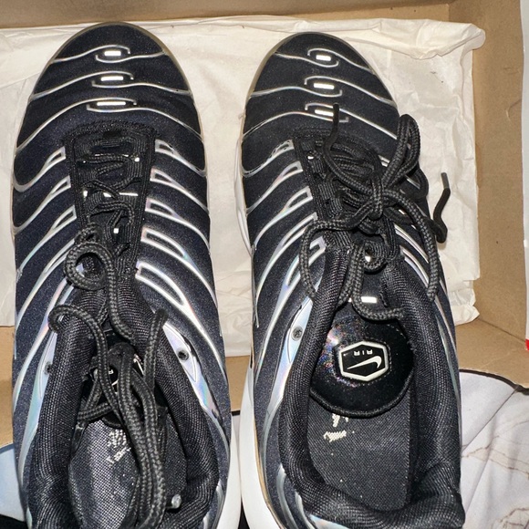 Sneakers - Picture 8 of 10